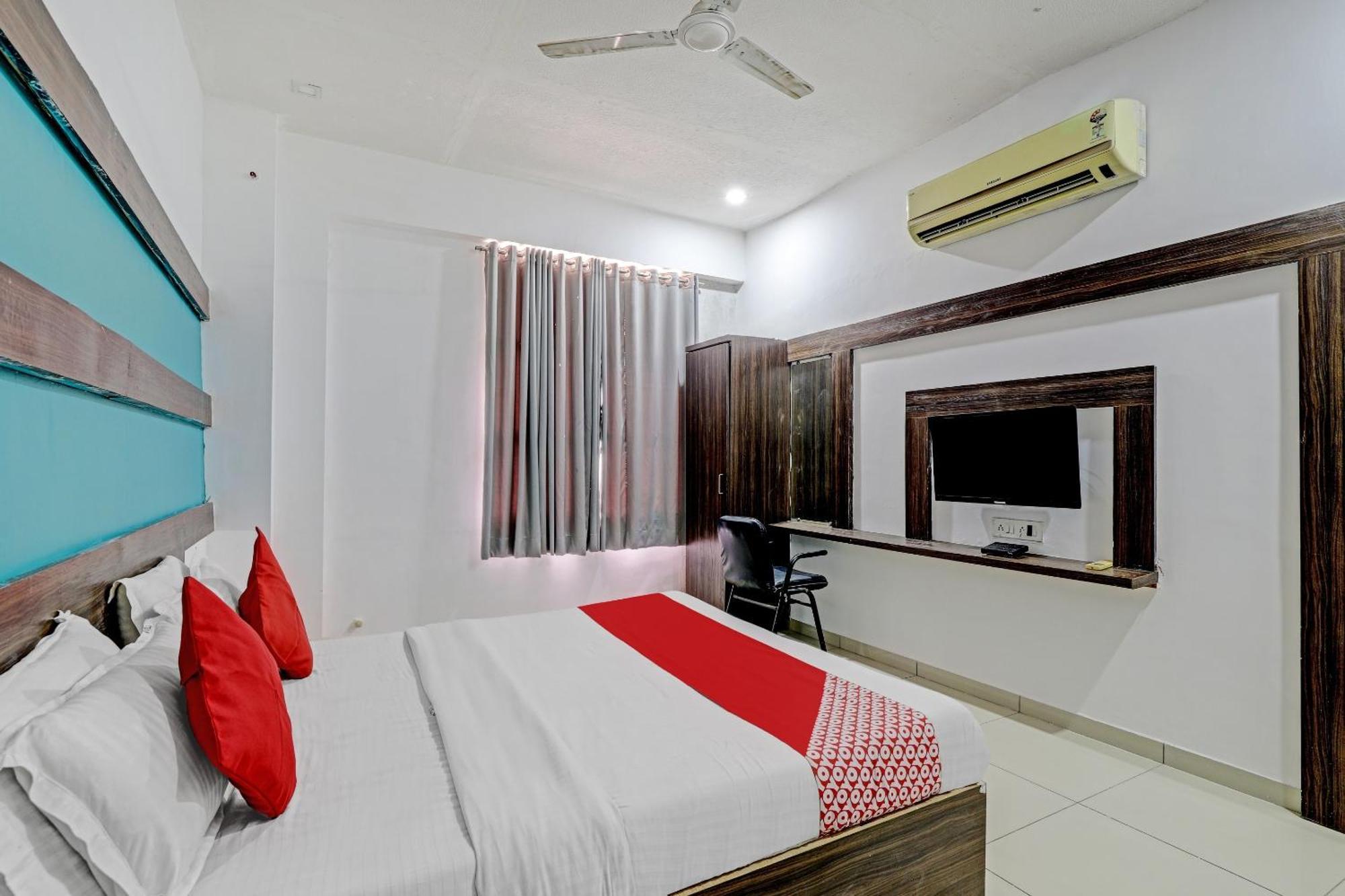 Oyo 11649 Hotel Mahima Gandhinagar Exterior photo
